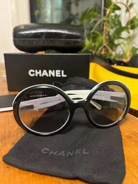 Vintage Black and White Chanel 90s CC Sunglasses Cobain Jackie O Shades